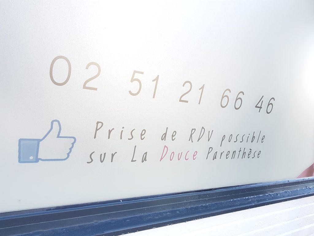 adhésif dépoli imprimé vitrine aux Sables d'Olonne Vendée 85