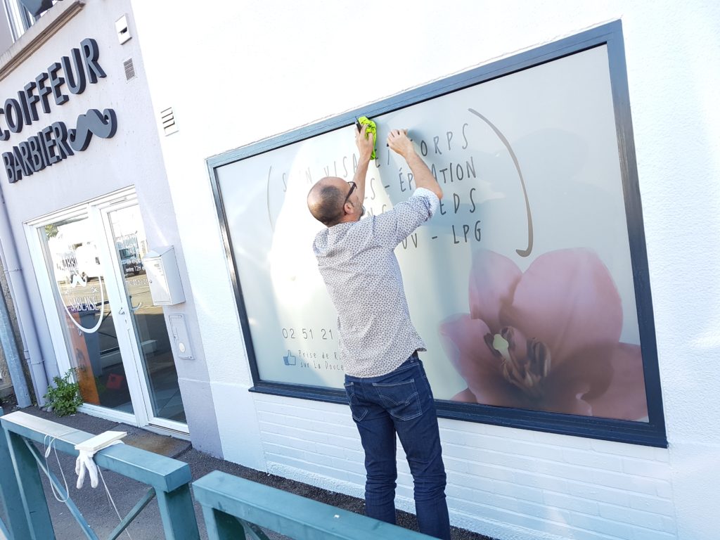 adhésif dépoli imprimé vitrine aux Sables d'Olonne Vendée 85